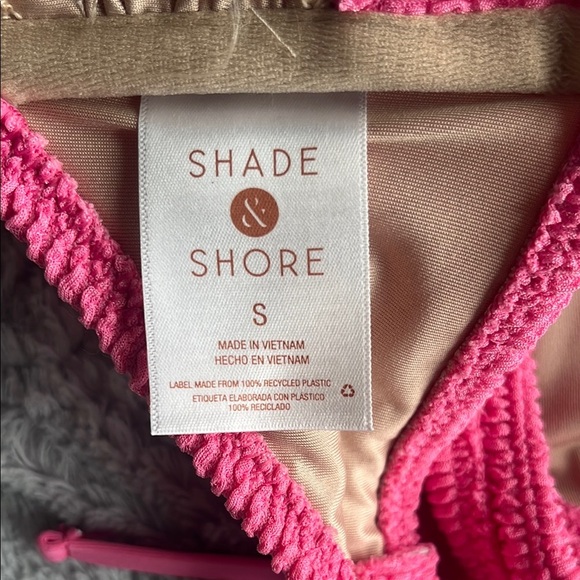 SHADE & SHORE pink crinkle cut out Halter swim bikini top women's size SMALL - Picture 3 of 5